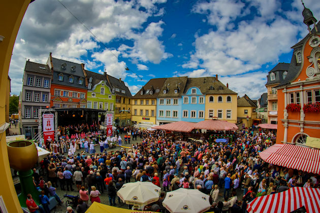 Impressionen von der Säubrennerkirmes in Wittlich (Marktplatzansicht)